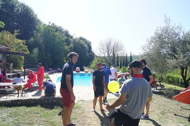 Wanadev devant la piscine du wanaweekend