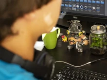 Figurine sur un bureau