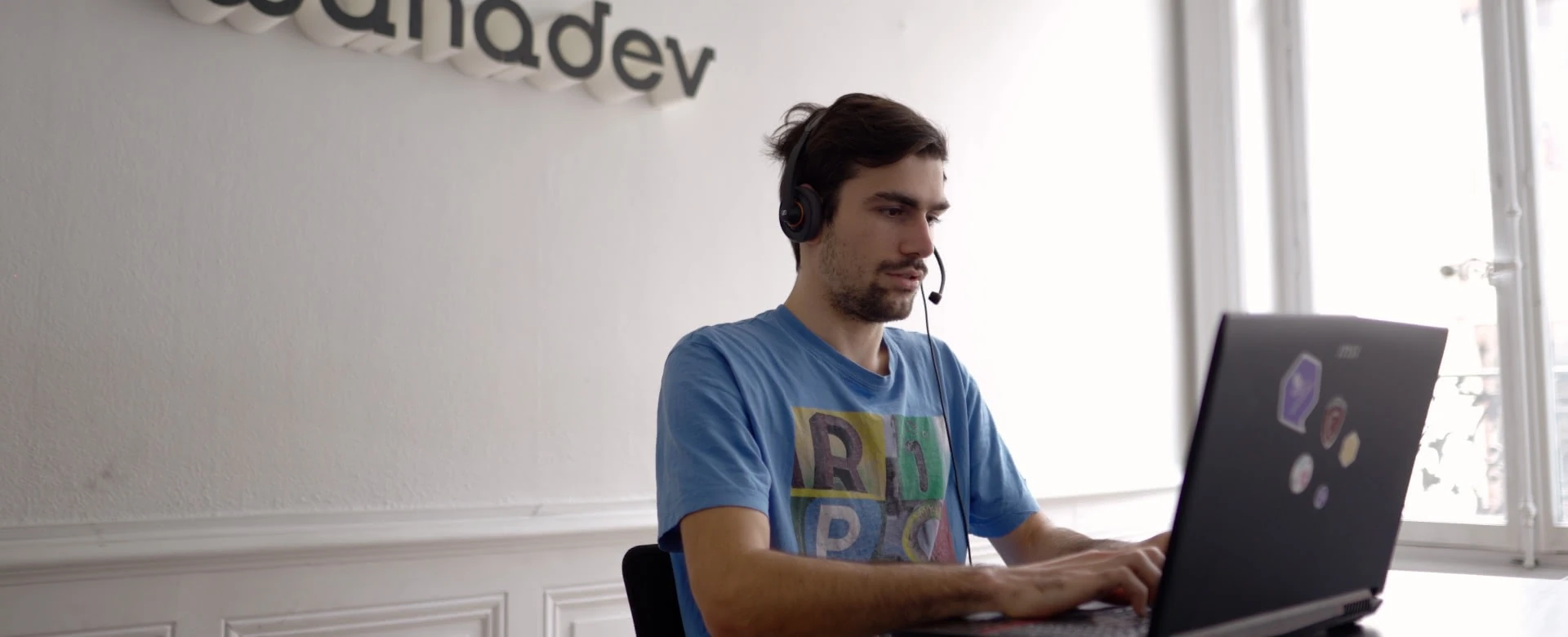 Image de header de la page FAQ