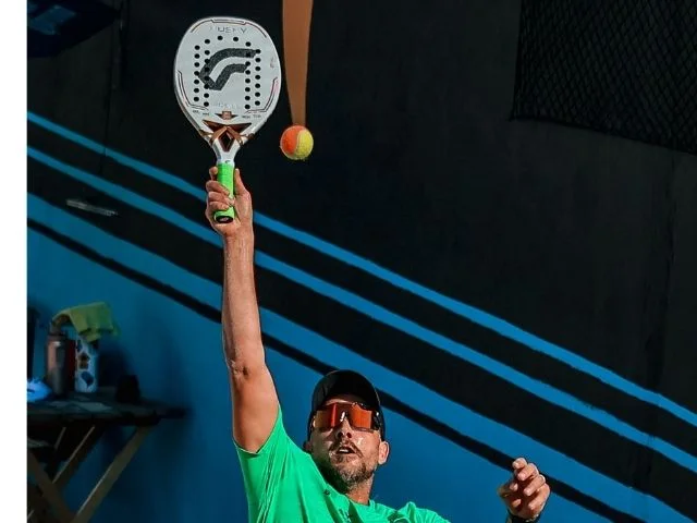 Joueurs de padel en action