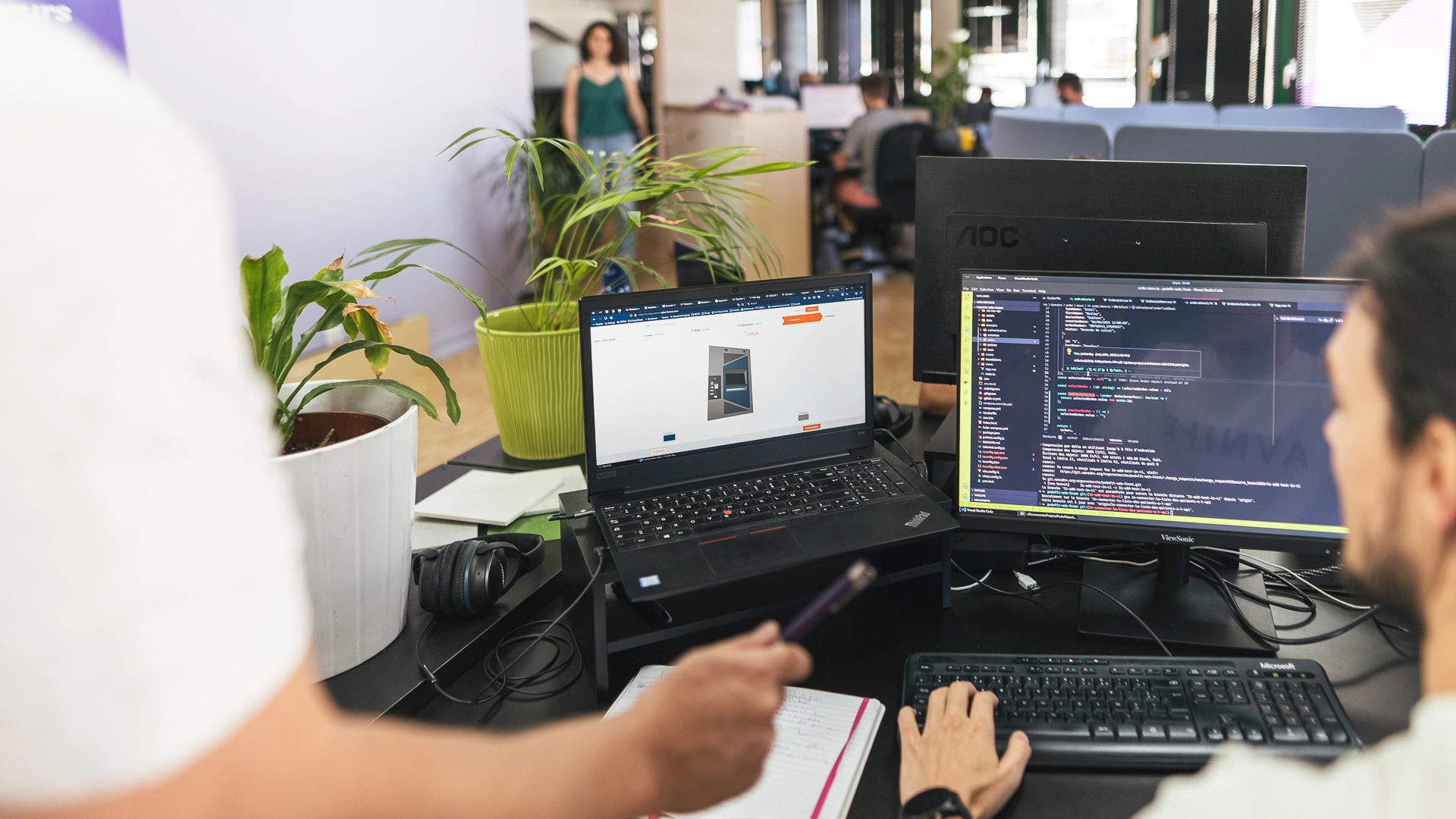 Image d'une equipe de wanadevDigital collaborer sur une projet de configurateur