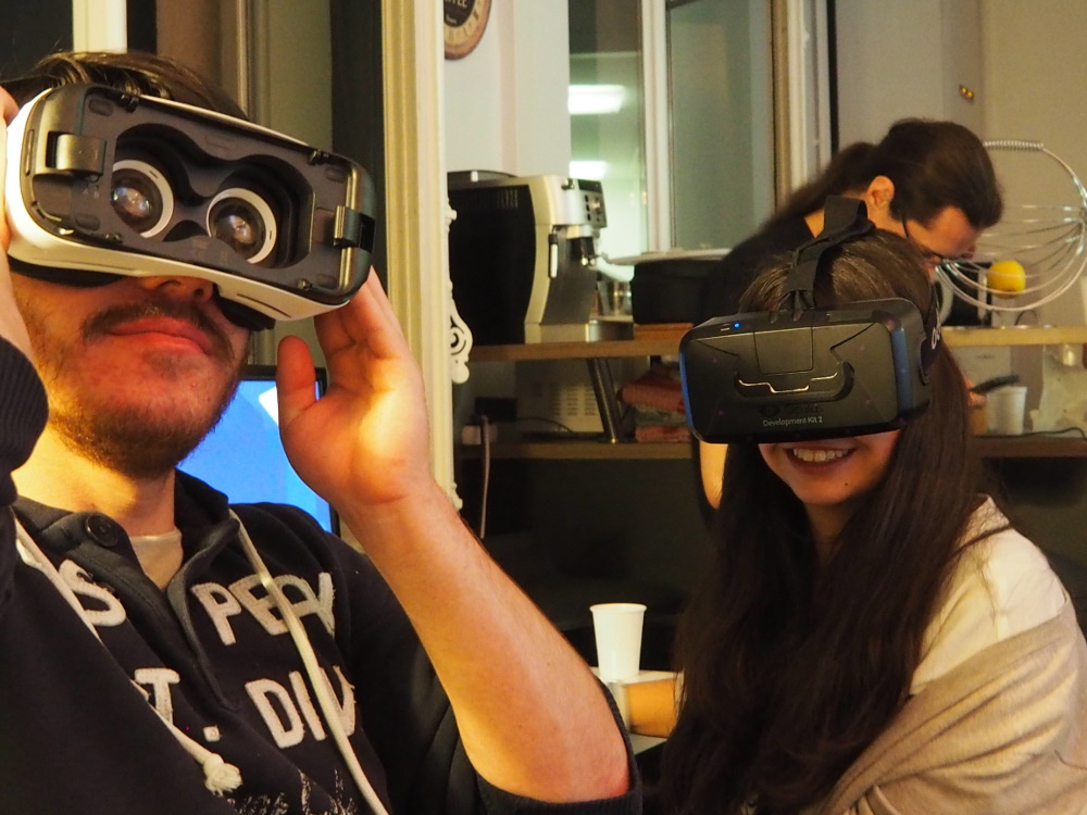 Kristen & Laurie avec le gear VR et L'Oculus Rift DK2
